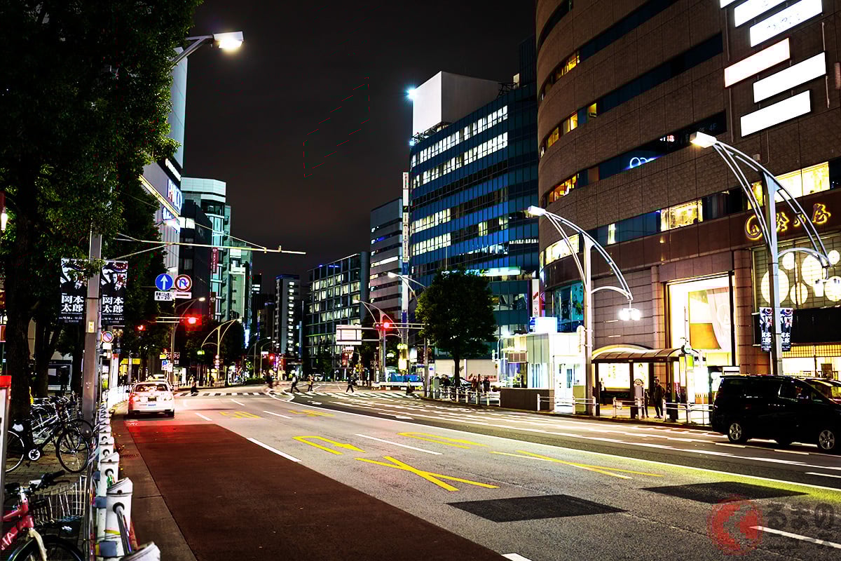 そんなまさか…道路で寝る人いるの?(画像はイメージ/フォトAC)