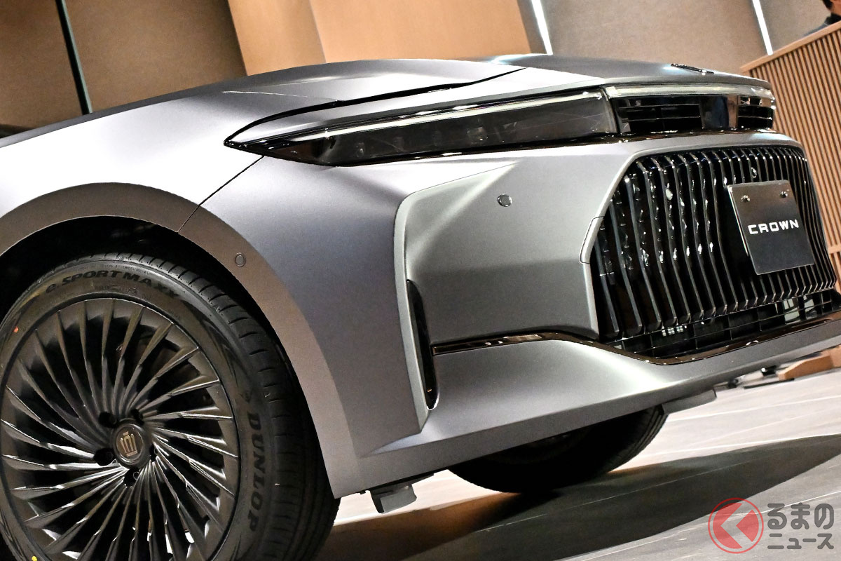 マット塗装がカッコいい特別な「クラウンセダン」