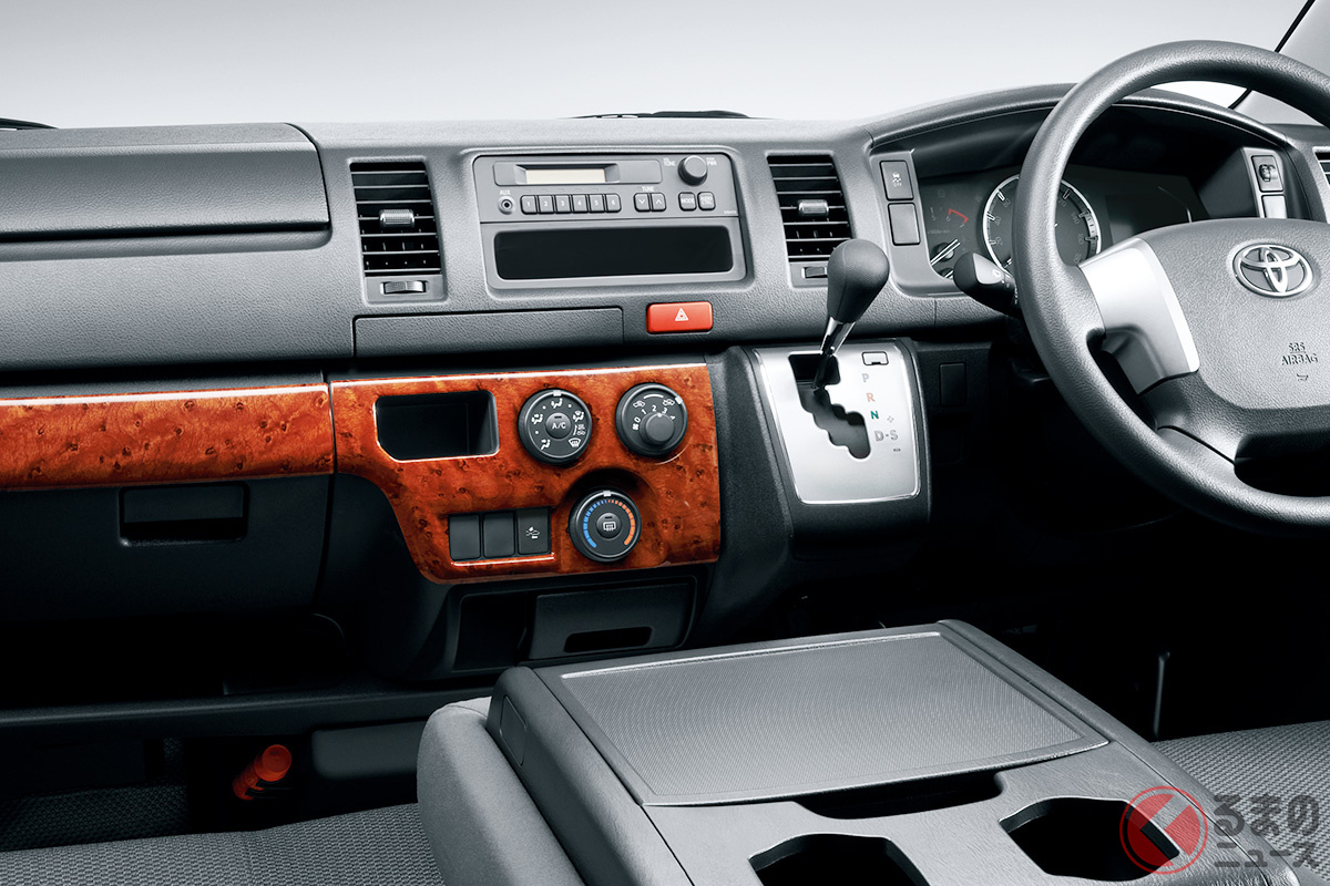 木目内装で昭和感マシマシ!