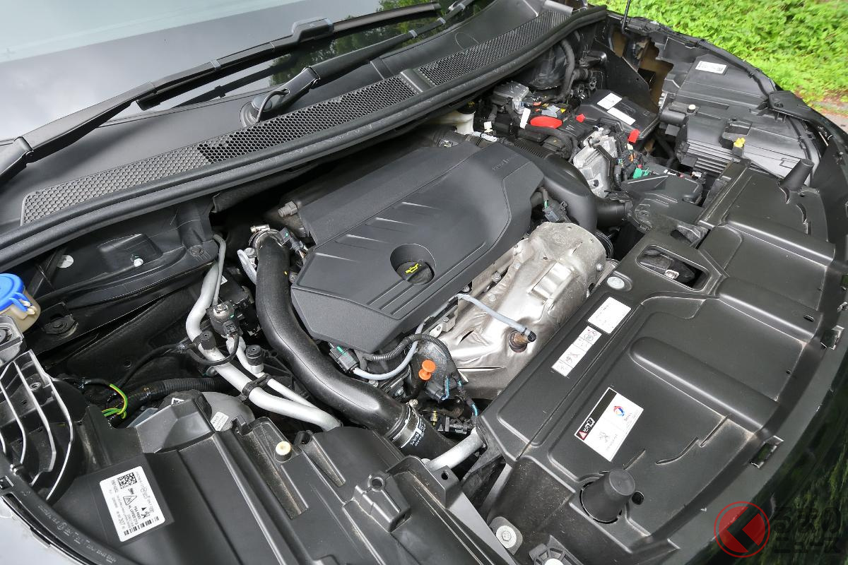 1.6リッターターボチャージャー付直列4気筒DOHCエンジンに前後1基ずつモーターを配し、システム最高出力で300PSを発揮する