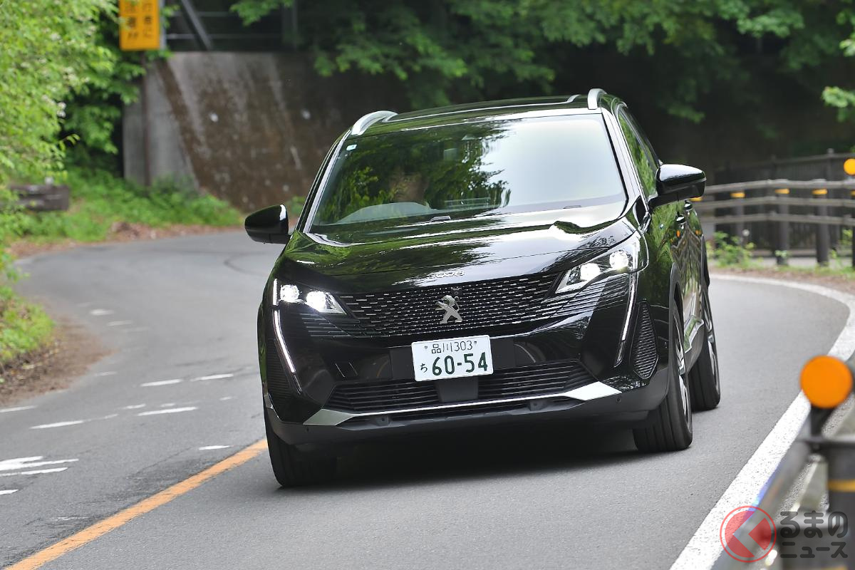 碓氷峠を走るプジョー「3008GT HYBRID 4」