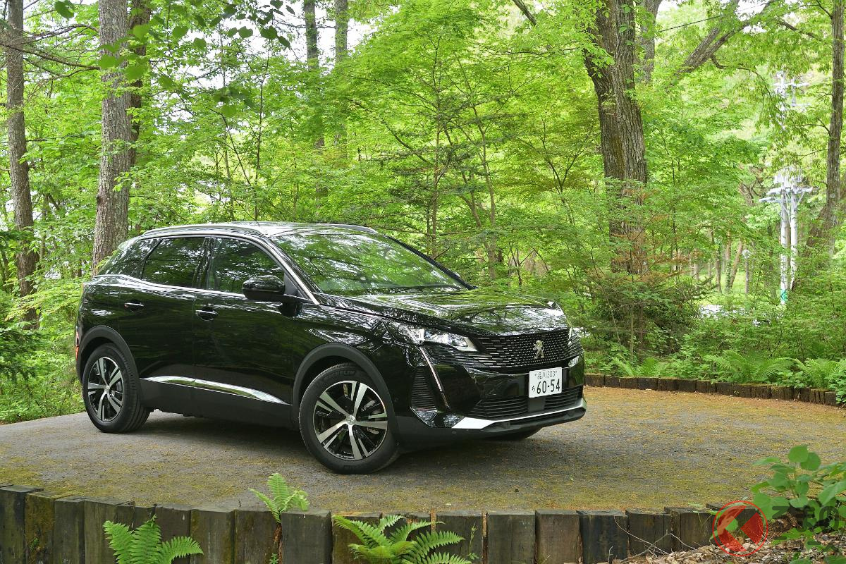 軽井沢には「愛車が映える撮影スポット」が点在しており、特に新緑が綺麗な場所が豊富である。