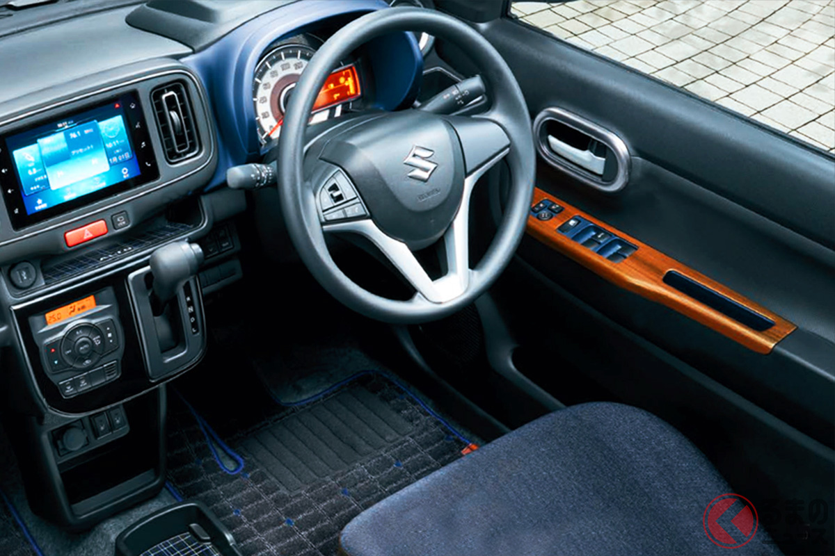 お洒落な内装も魅力的!スズキ最新「アルト」の渋イイ純正コーディネートとは?