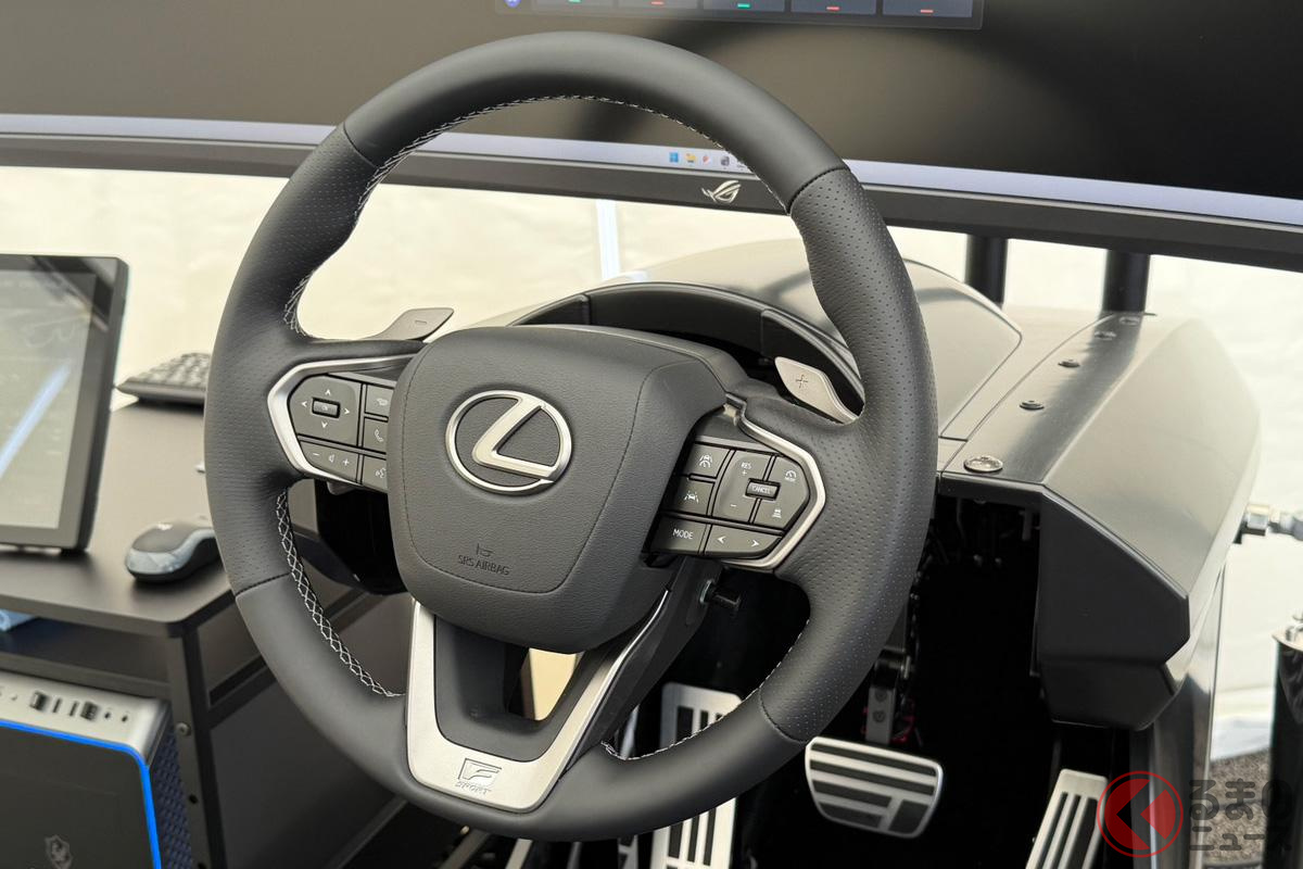 ハンドルは本物のレクサス車