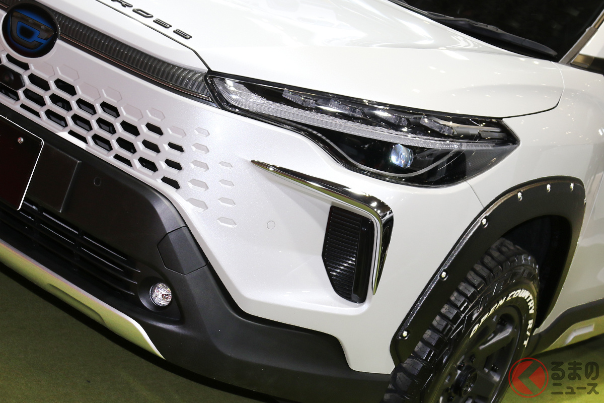 新型顔をいち早く採用した「カローラクロス 日本仕様」に反響集まる!