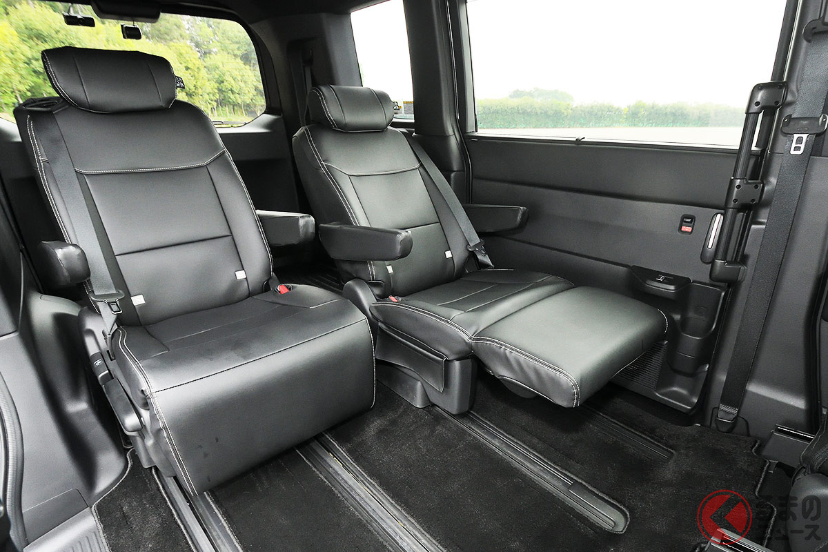 ホンダの6代目「ステップワゴン」は新型「快適ミニバン」 どんな魅力がある?(画像はスパーダのホンダアクセス製シートカバー装着車)