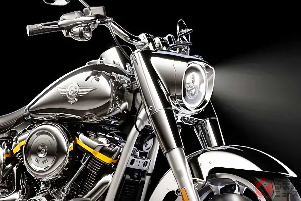 フル鏡面仕上げにイエローラインが超カッコイイ!