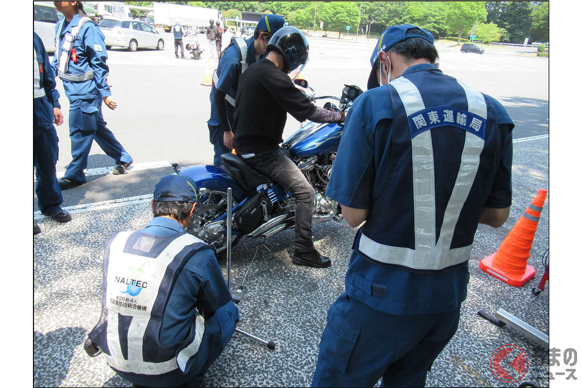 不正改造車の特別街頭検査の様子(画像:関東運輸局)