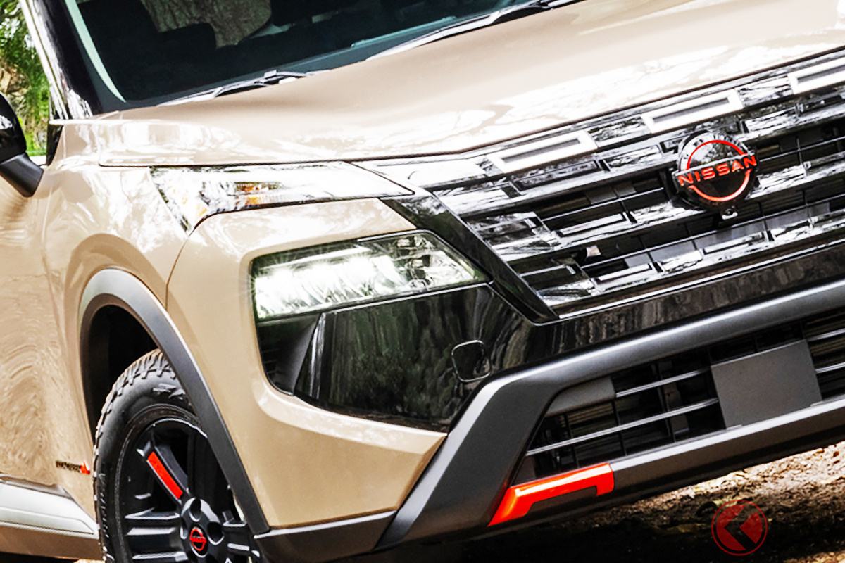 北米ではすでに新しい「顔」のマイナーチェンジ版「新型エクストレイル」(米国名「ローグ」)が発売されています