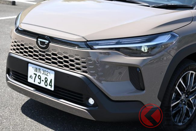 トヨタ新型「カローラクロス」何が変わった？ 内外装以外に「日本初の