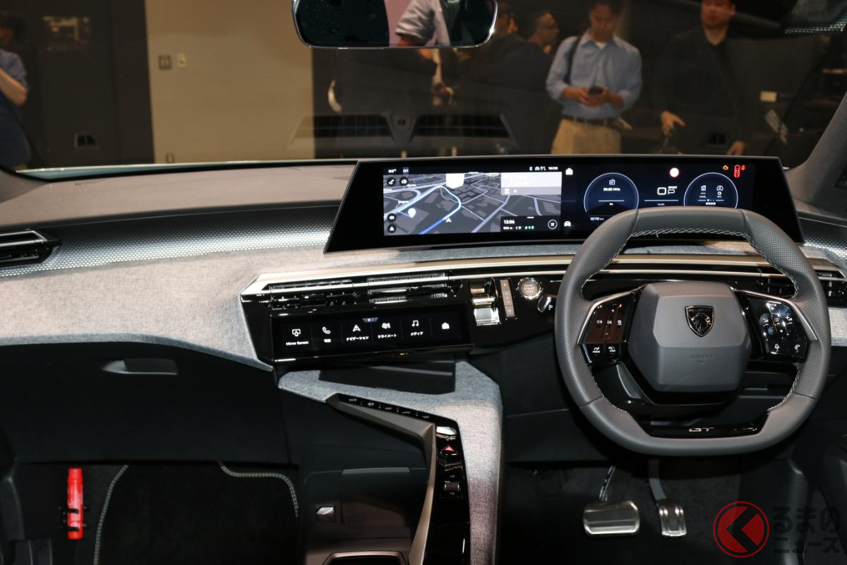 新開発の「PEUGEOT Panoramic i-Cockpit」を新型「3008 HYBRID」に初搭載!