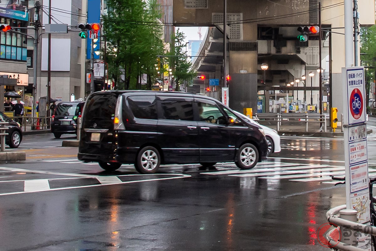 交差点での立ち往生どうなる?(画像はイメージ/フォトAC)