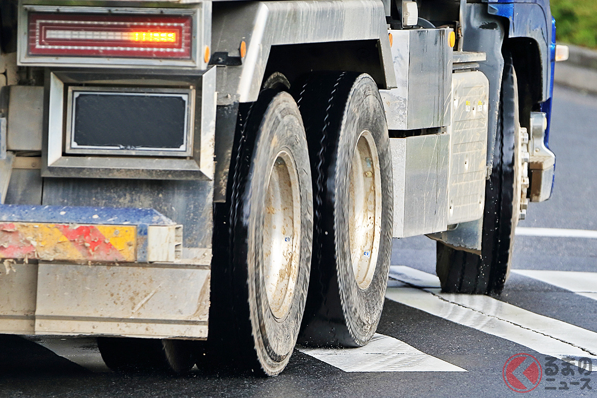大型ダンプのイメージ(画像:PIXTA/検挙された過積載車両とは無関係です)