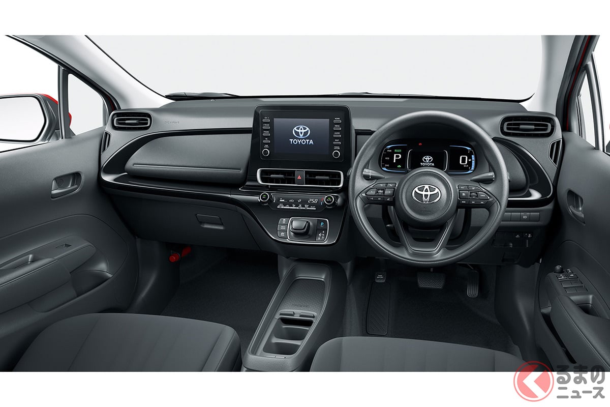 トヨタのコンパクトハイブリッドカー「アクア」最廉価グレード「X」の内装