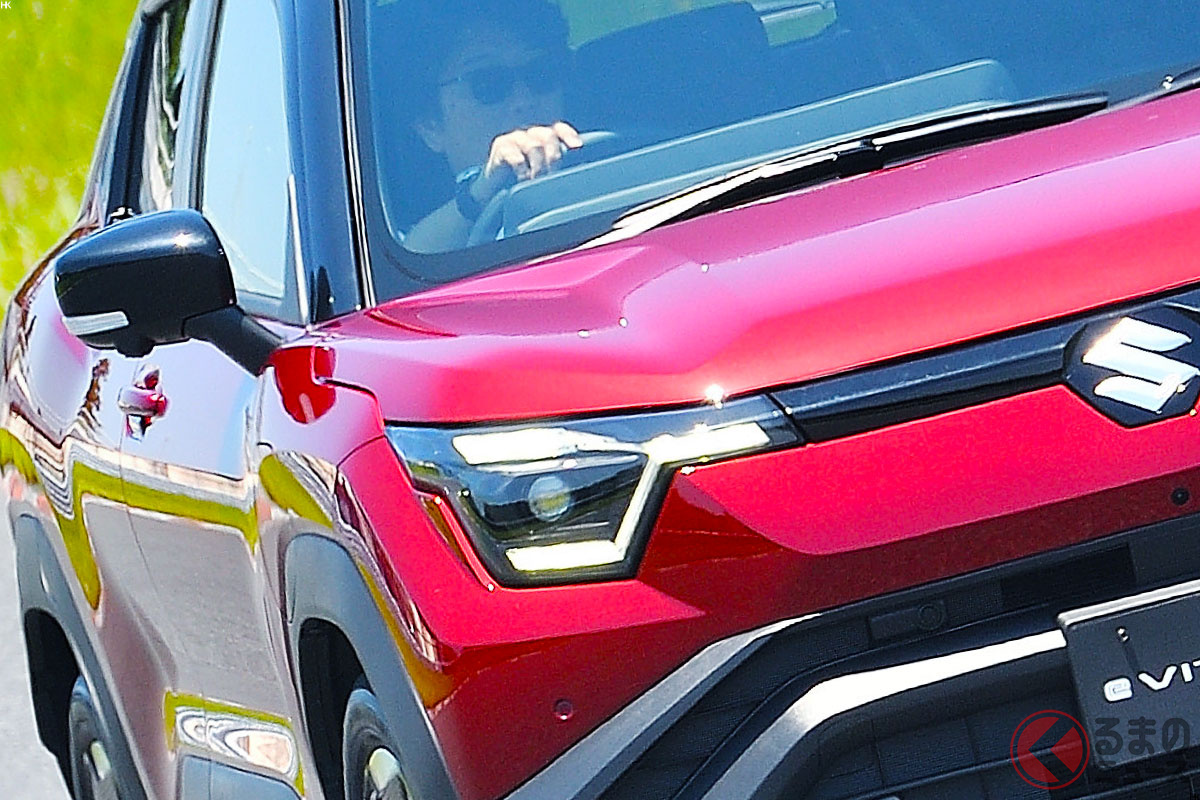全長4.3m! スズキ新型「コンパクトSUV」初公開!