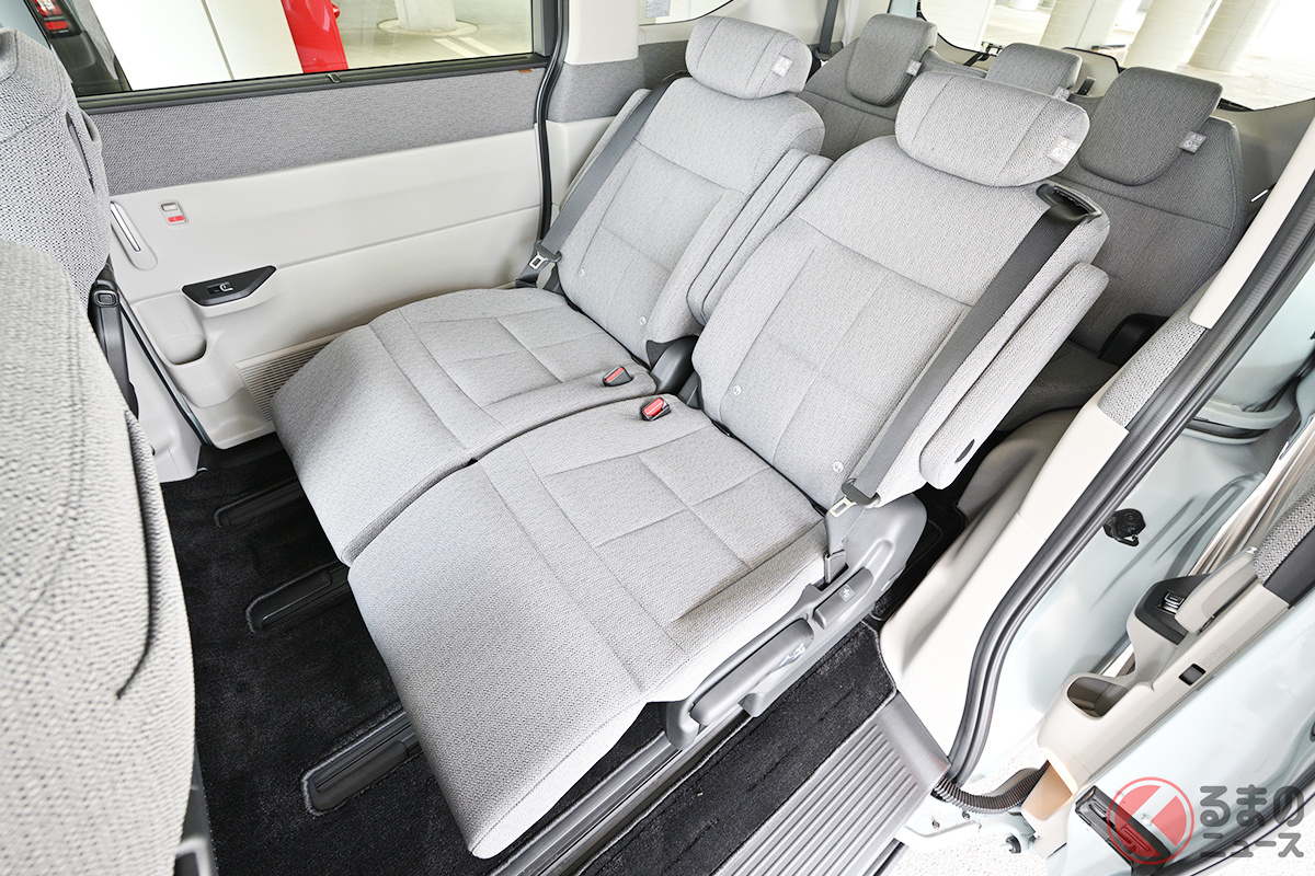 オットマンなど装備が豪華な「ステップワゴン エアー EX」