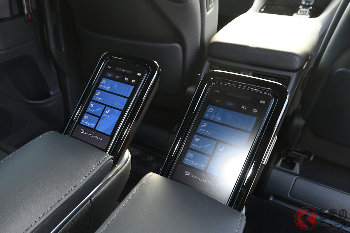 リヤマルチオペレーションパネルは指先ひとつで、空調、オーディオ、照明、サンシェード、シート機能など、後席の多彩な機能を操作できる。