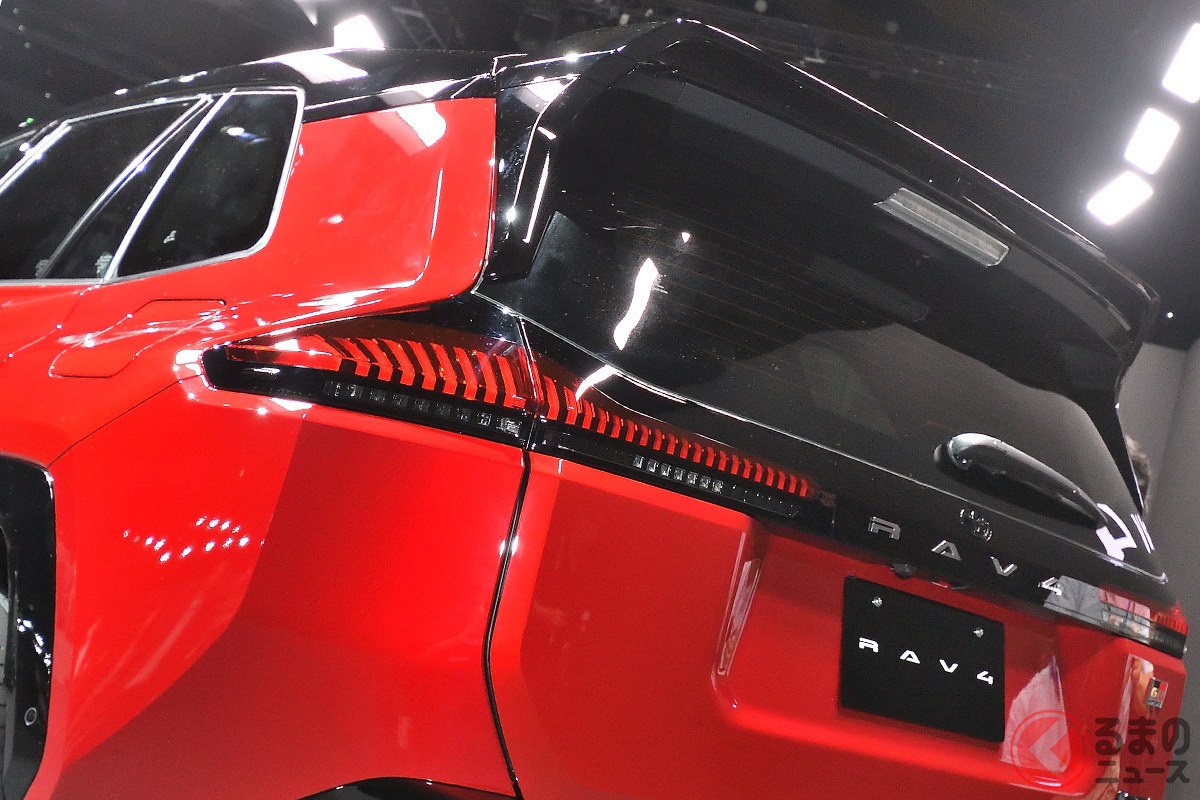 6代目となる新型「RAV4」(GRスポーツ)