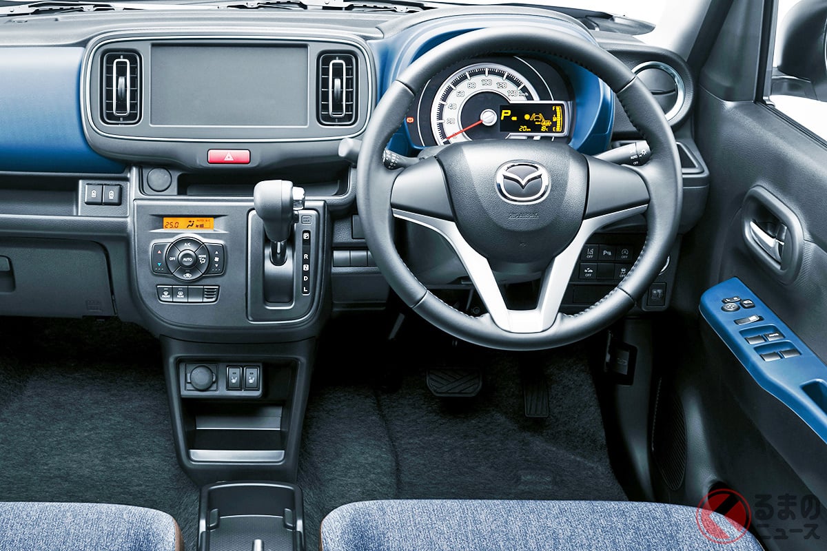 上質な内装もオシャレ! マツダの新「“4人乗り”軽セダン」とは!?