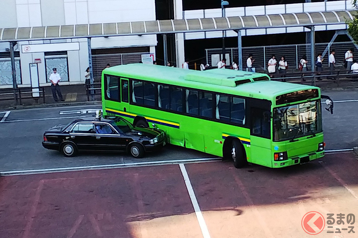 バスとの事故… 今回はバスに急ブレーキをかけさせた自転車が「ひき逃げ」の疑いで捜査されている(画像は事故のイメージ/フォトAC)