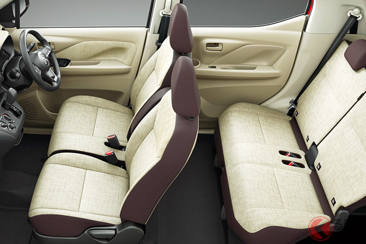 ライトグレーの内装がお洒落!最安モデルの仕様とは?