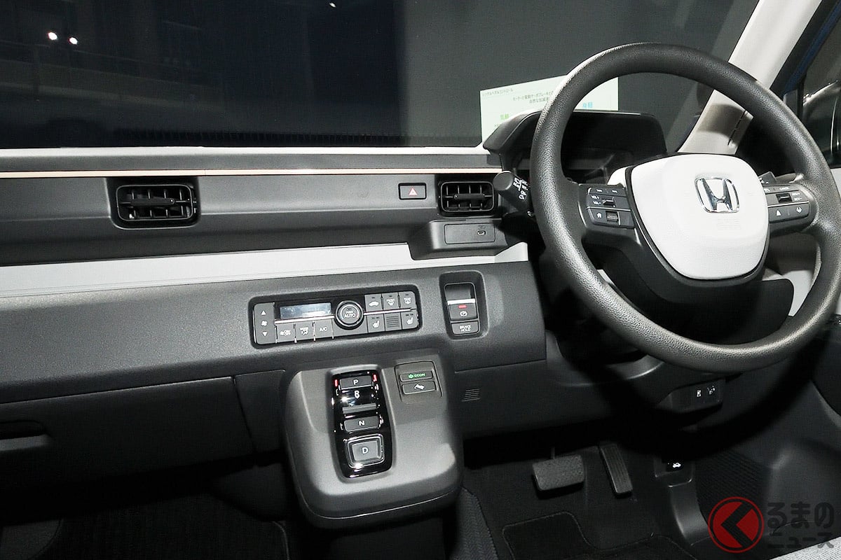 ディスプレイ無しのスッキリインパネ!