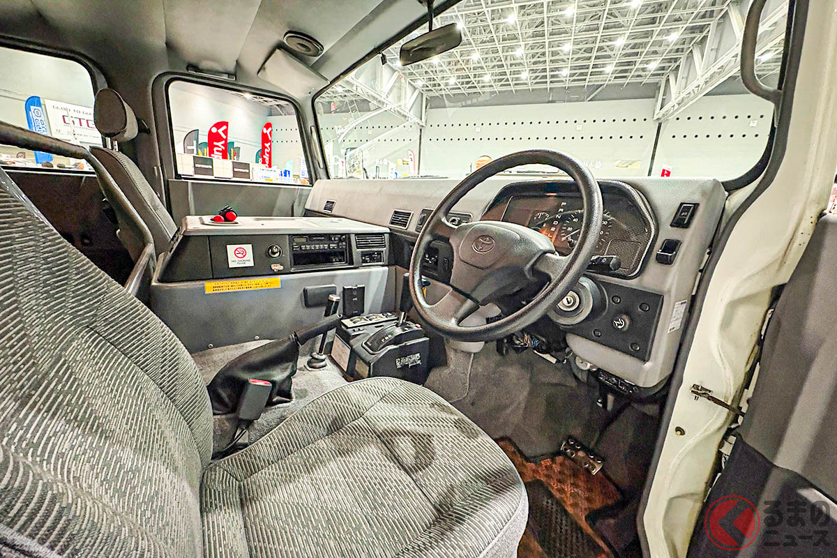 デカすぎる6人乗りSUVが話題に!