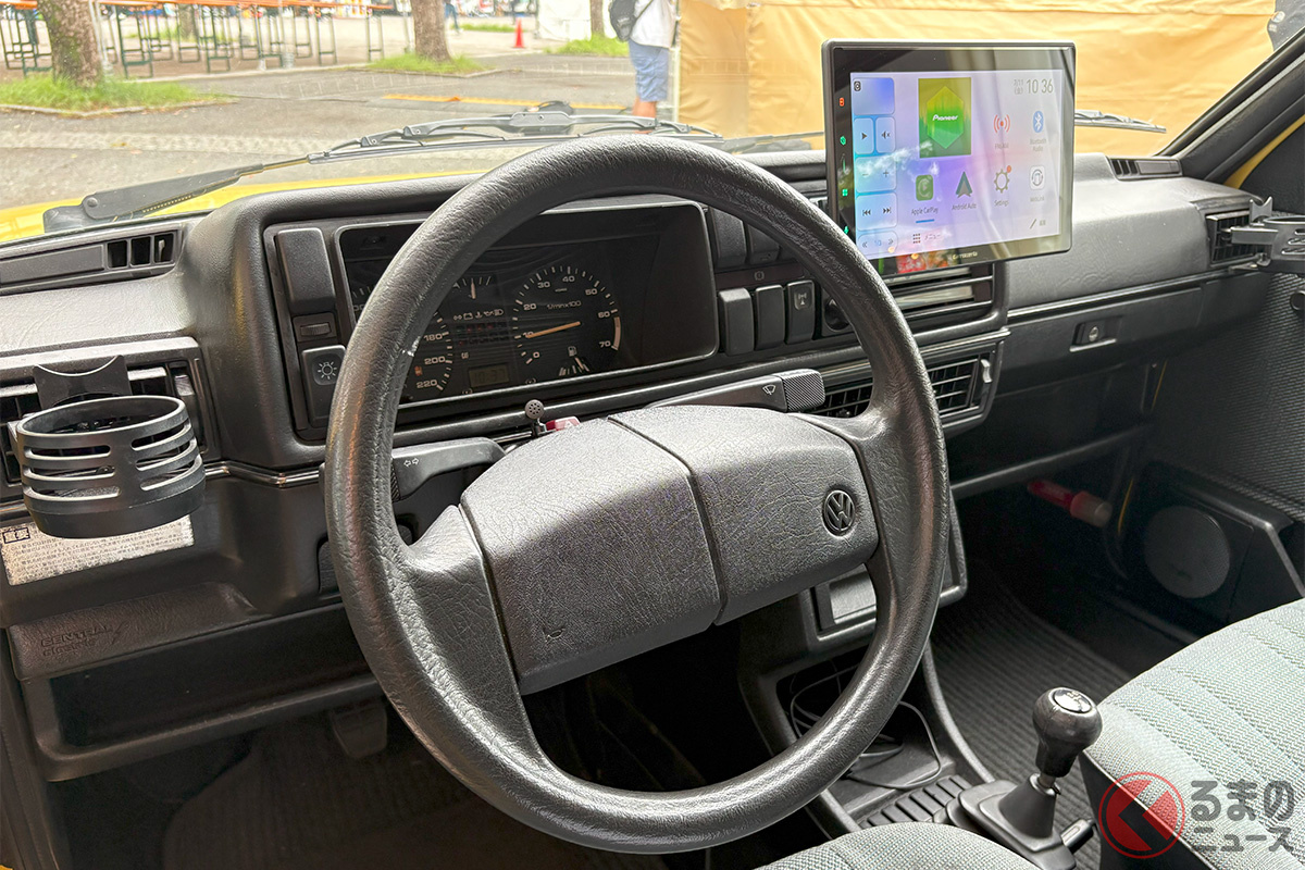 1DINスペースしかない車両でも、最新大画面ディスプレイオーディオを装着できるのがポイント