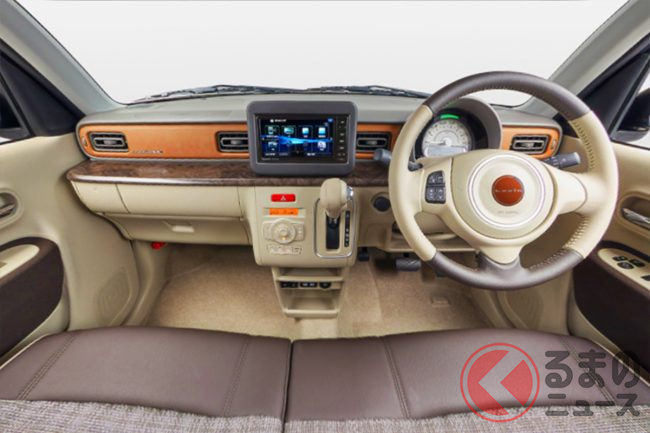 スズキ新「軽セダン」発表！ 本革仕様の「高級内装」＆