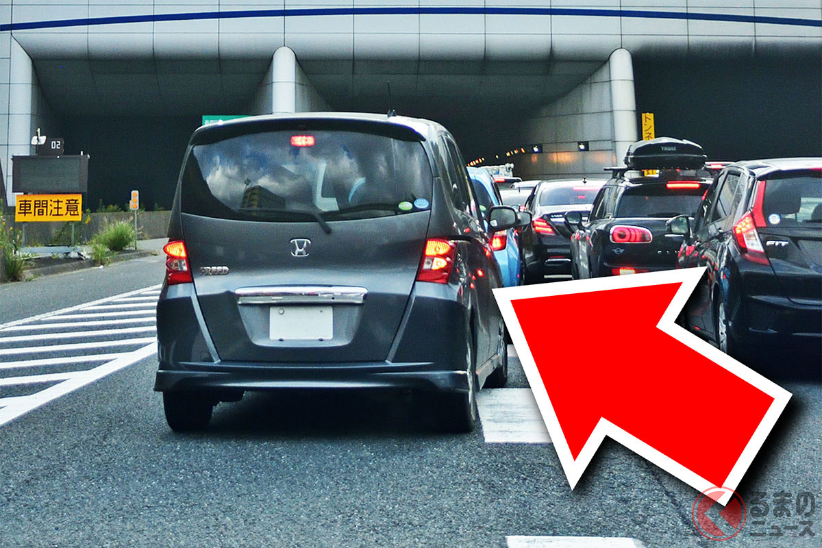 合流先端まで行く「ファスナー合流」に批判殺到?(画像はイメージです/PIXTA)