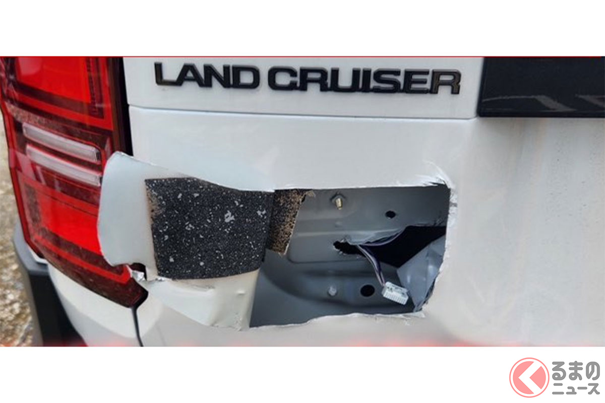 リアゲートの2重鉄板を切り抜かれたものの、社外セキュリティのおかげで盗難未遂に終わったランクル250（写真提供：自動車盗難防止協会）