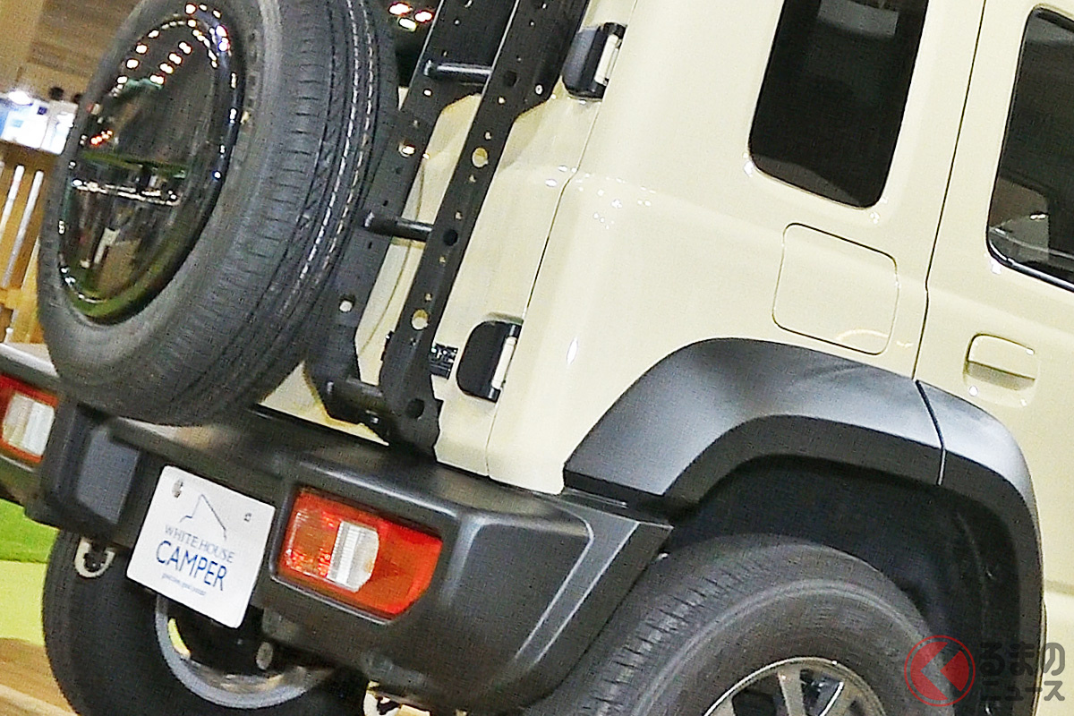 全長4m未満のコンパクトSUV「ジムニーノマド」ベースの「車中泊」カスタムがスゴかった！