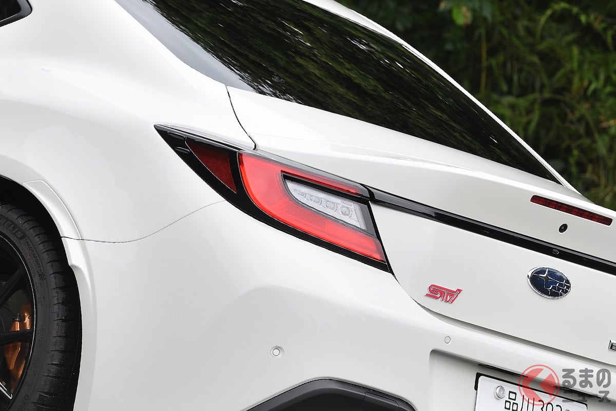 4人乗りスポーツカーのスバル「BRZ」