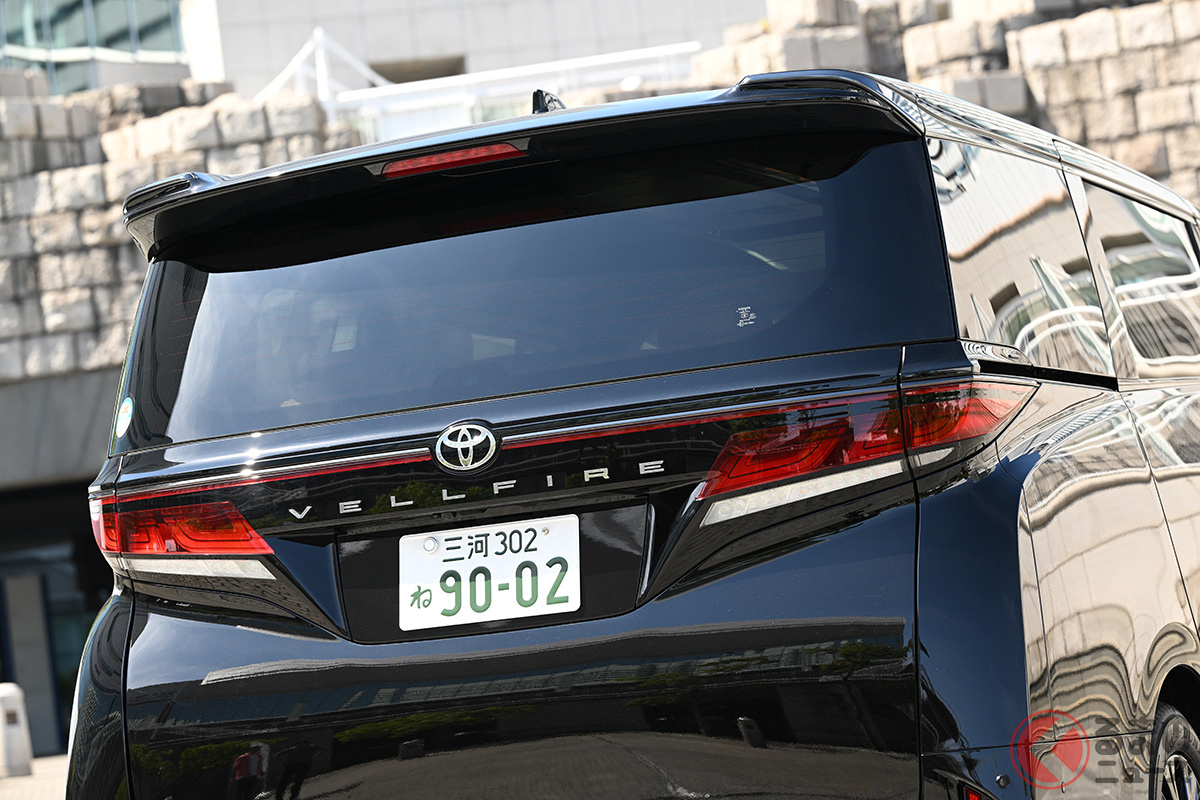 トヨタ「ヴェルファイア」 アルファードとは何が違う?