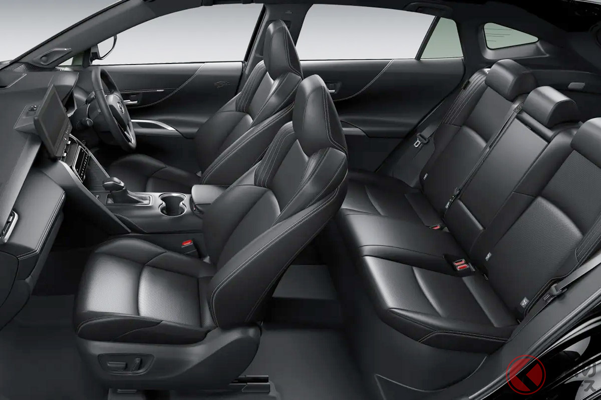 内外装をブラックで統一したトヨタ「ハリアー ナイトシェード」