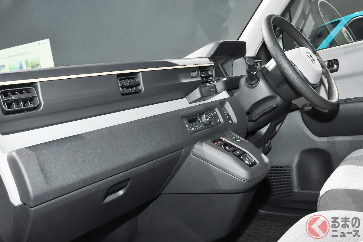 ディスプレイ無しのスッキリインパネ!