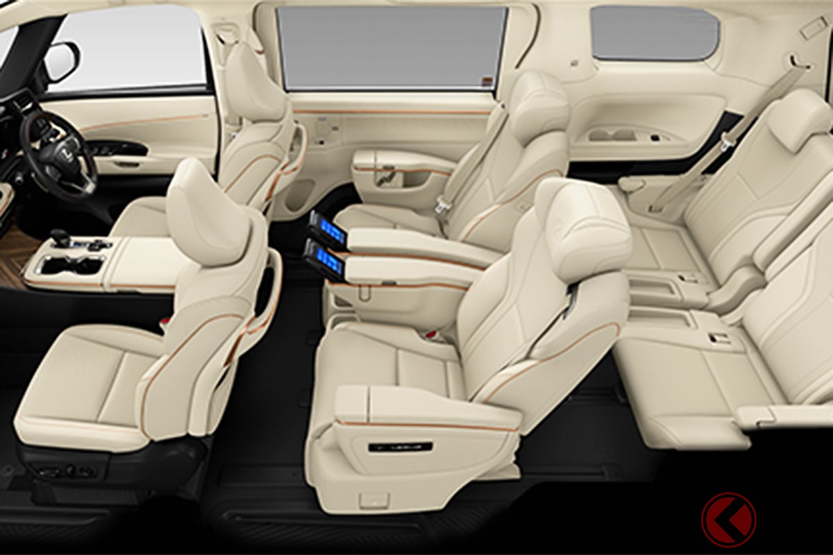 豪華な内装はブラックのほかにもソリスホワイトが選択可能!最安モデルの仕様とは?