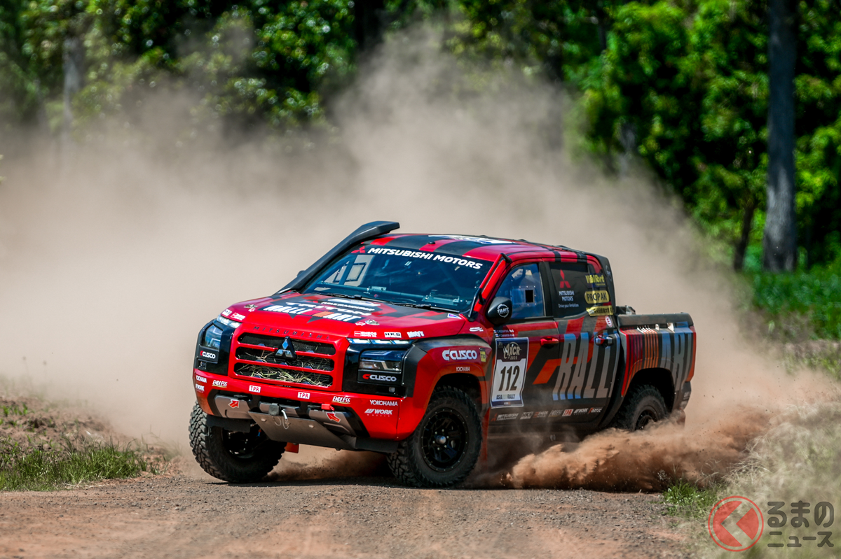 優勝を飾ったチャヤポン・ヨーター選手が操るチーム三菱ラリーアートの「トライトン」