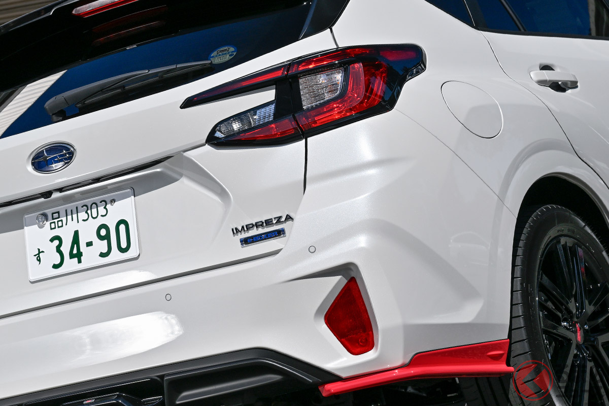 チェリーレッドのエアロがド派手なスバル「インプレッサ」