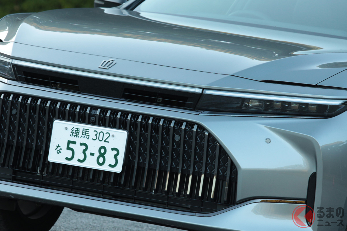 トヨタ「クラウンセダン」