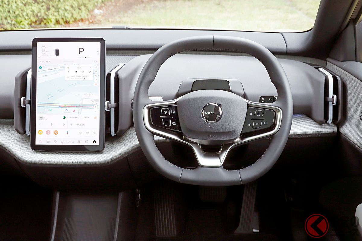 すべての標示がセンターディスプレイに集約された新型「EX30クロスカントリー」