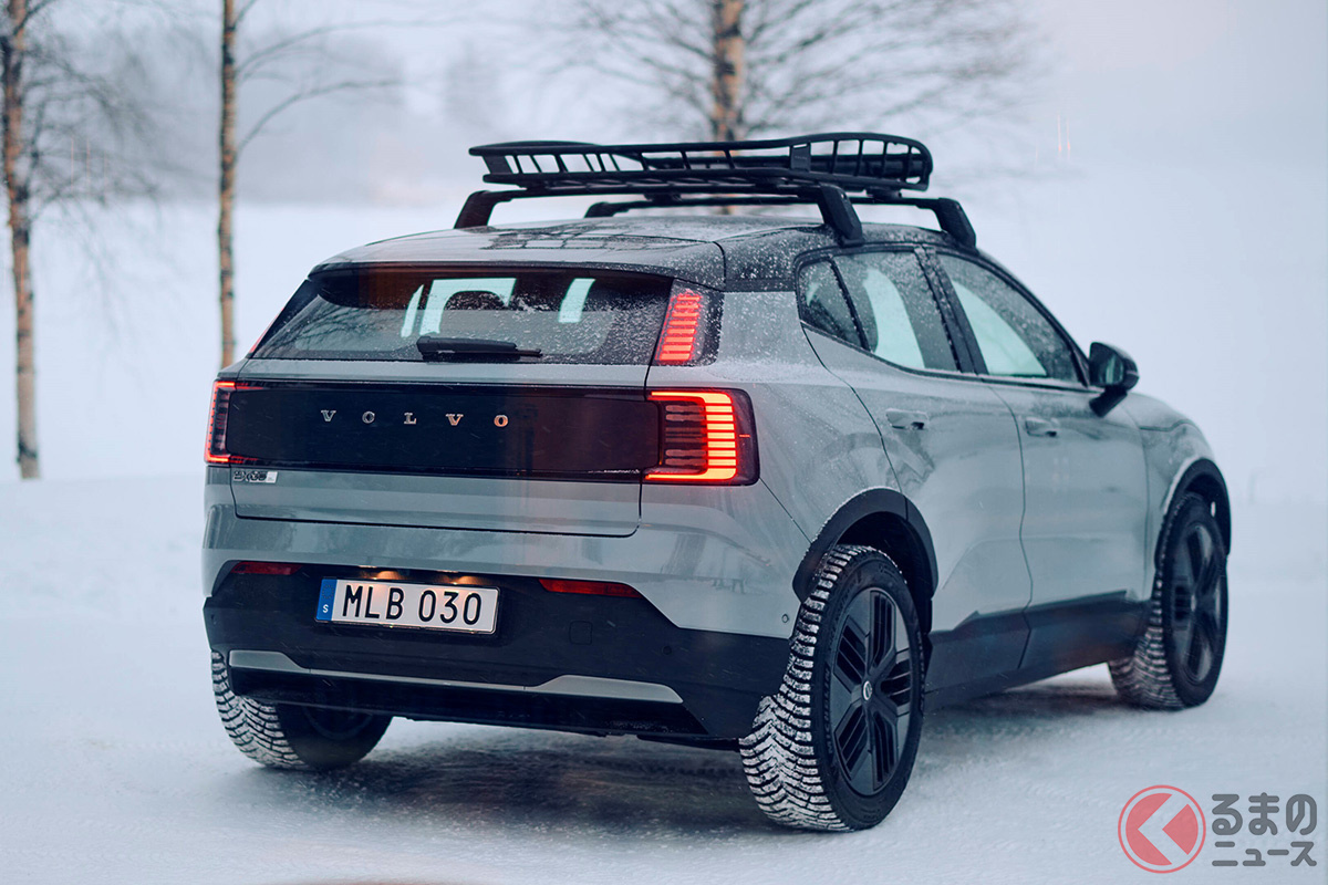 北欧の厳しい環境下で開発された新型「EX30クロスカントリー」［画像は欧州仕様車］