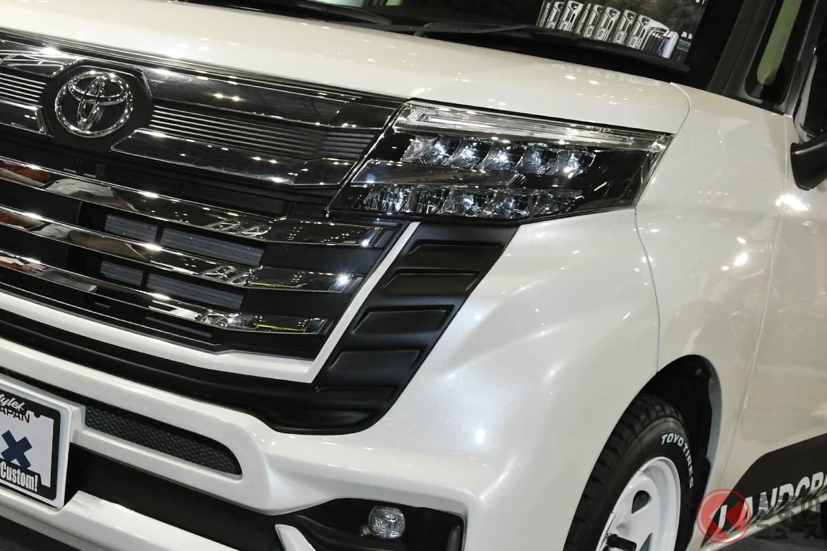 「ルーミー」をランクル顔にカスタムした「ランドクルーミー」