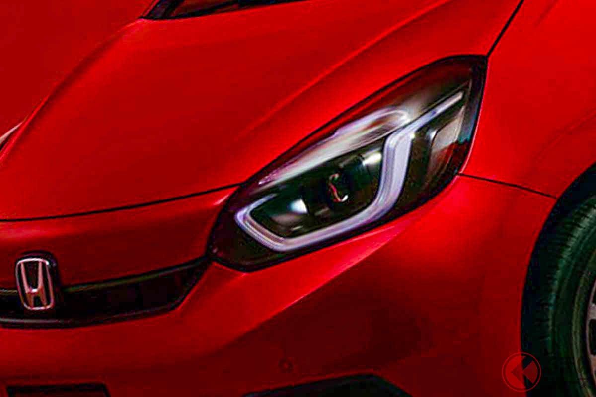 黒仕様なフィットもカッコイイ!