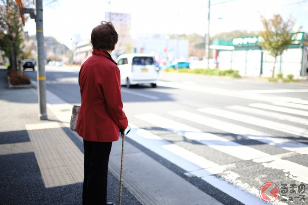 歩行者が譲ってきたら、そのまま通過しても大丈夫？ （画像はイメージ／フォトAC）