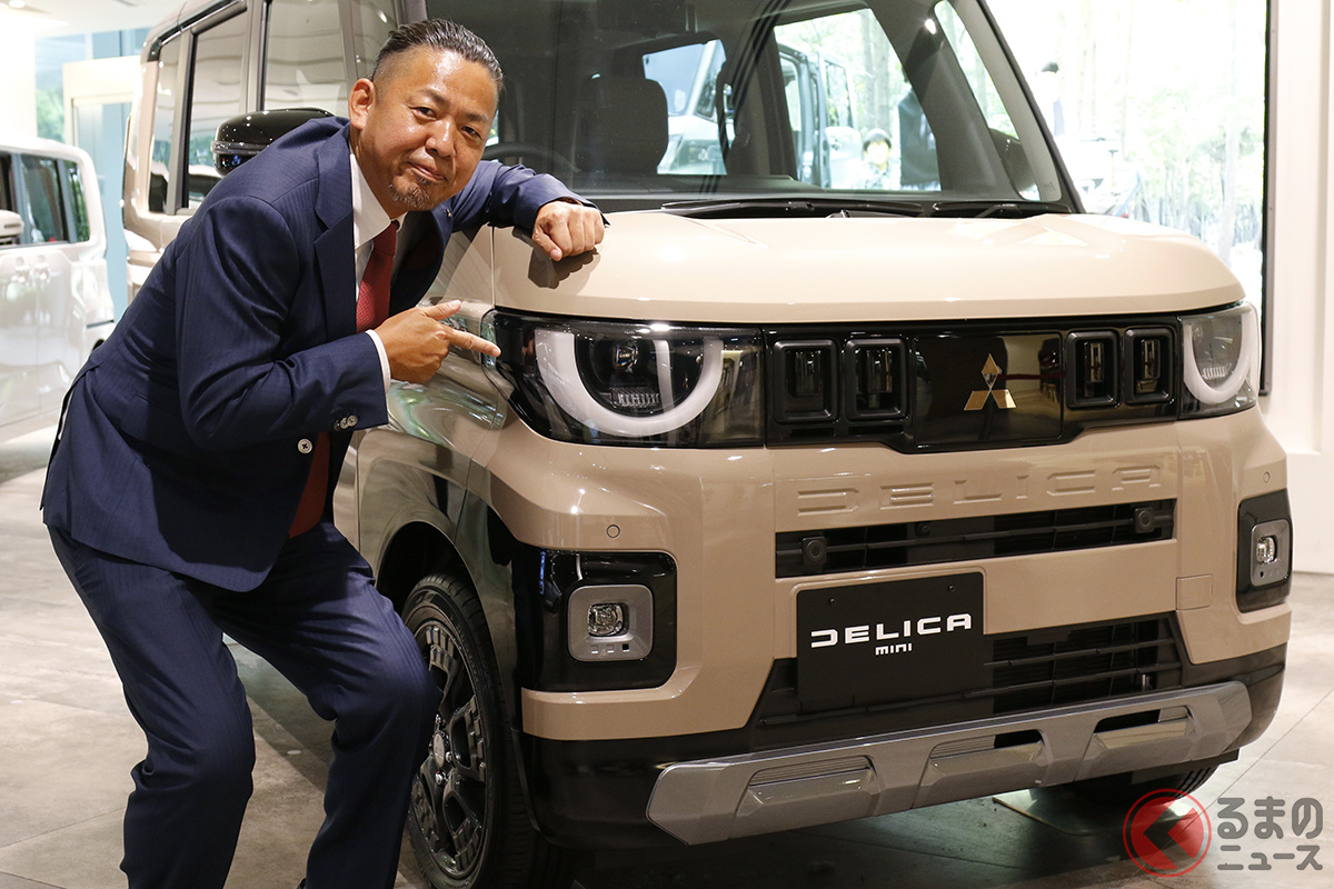 新型「デリカミニ」と商品企画担当のチーフプロダクトスペシャリスト藤井康輔氏