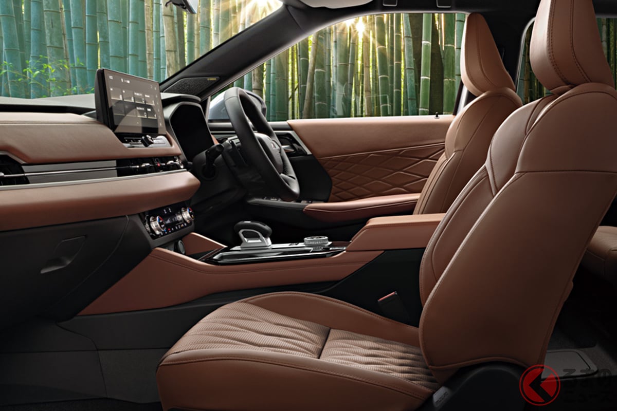 三菱「アウトランダーPHEV」の内装が変わった!?