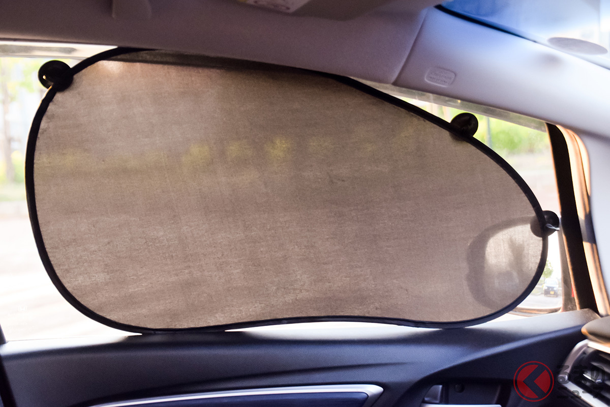 サンシェードやカーテンを取り付けたままの走行は交通違反となるおそれも（画像はイメージ／フォトAC）