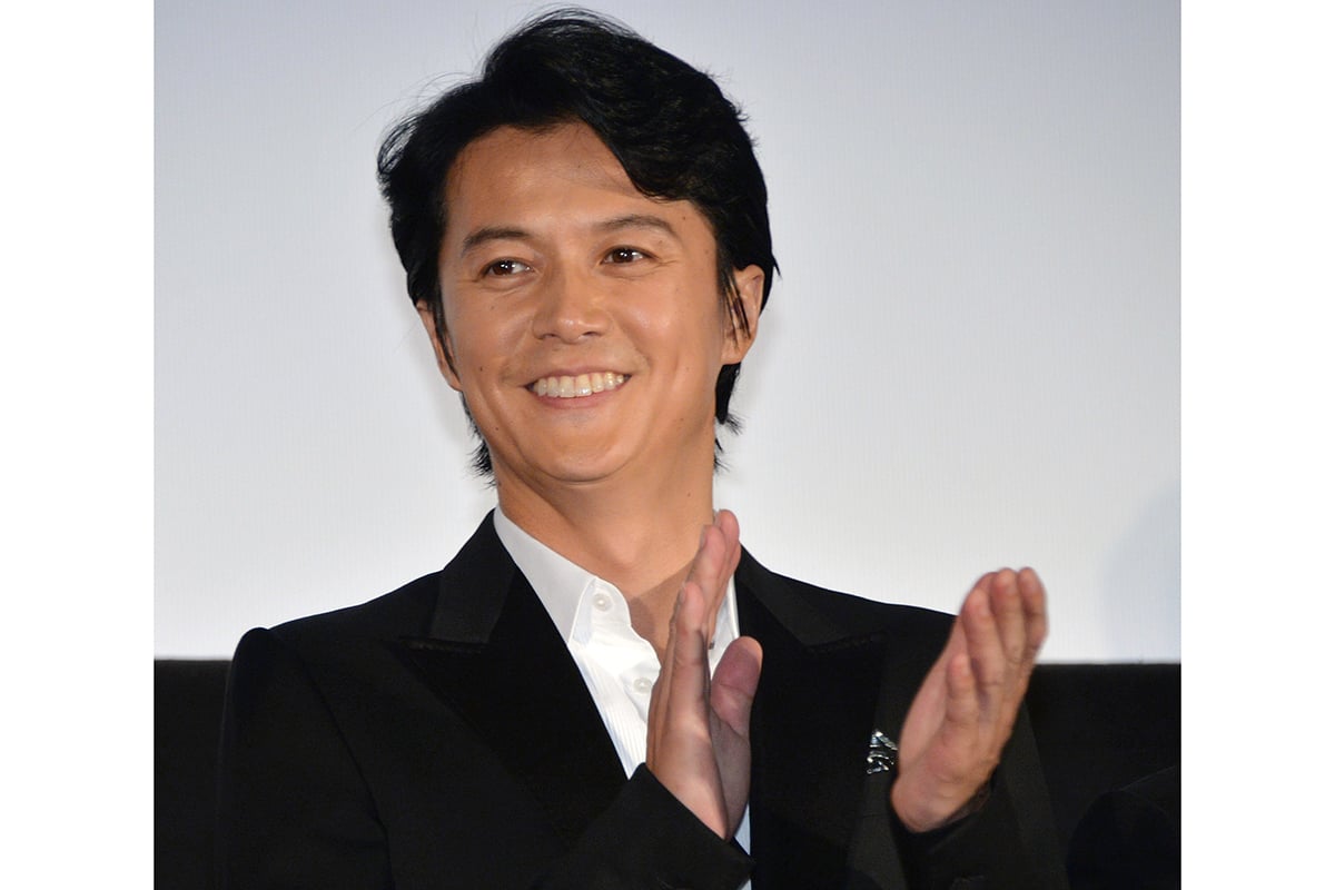 福山さんの日産車どんなモデルだった？［画像は長崎スタジアムシティの開業ＰＲイベントにサプライズ登場した福山雅治さん（2023年11月）／Photo：時事］