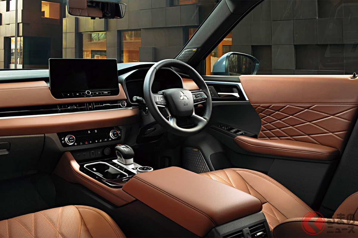 一部改良で進化した最高級グレード、デザイン刷新した豪華内装が魅力!